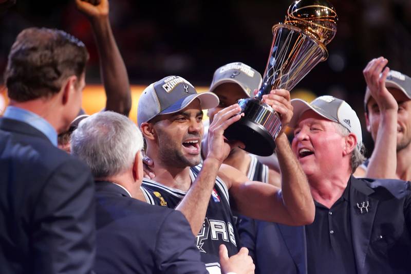 Tony Parker premier français au Hall Of Fame - Hommage FFBB