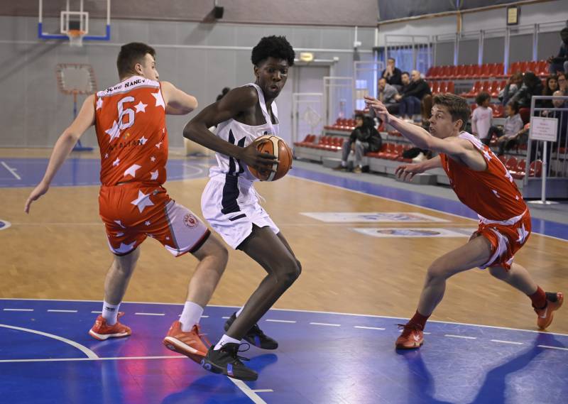 Kenny Kasiama sous le maillot du CFBB cette saison - Photo : Bellenger/IS/FFBB